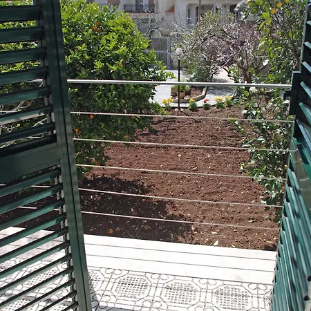 La Piccola לינה וארוחת בוקר מודיקה