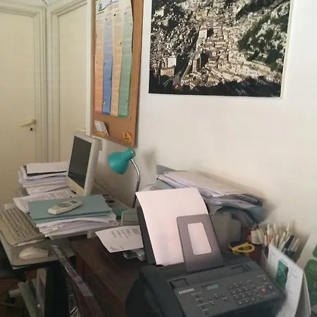 לינה וארוחת בוקר La Piccola מודיקה